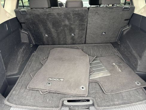Used 2025 Nissan Rogue SV FWD image 30