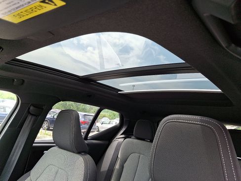 Certified 2025 Volvo XC40 B5 Core image 14