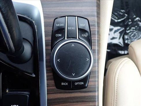Used 2019 BMW 530e xDrive AWD/4WD image 21