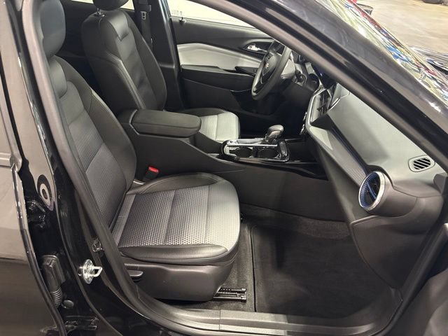 Used 2025 Chevrolet Trax LT FWD image 33