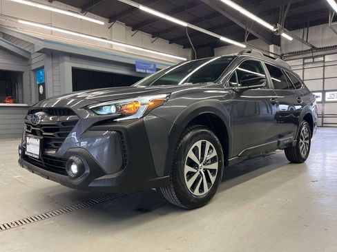 Certified 2025 Subaru Outback Premium w/ Popular Package #1A image 5