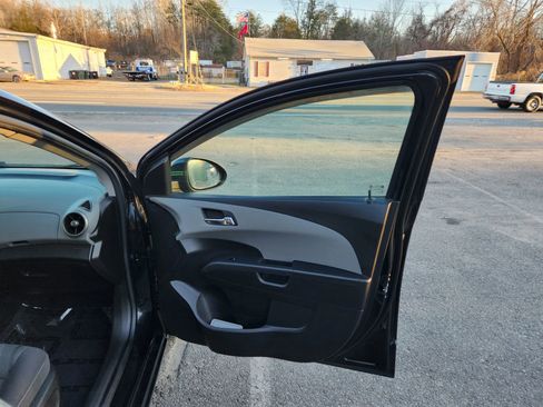 Used 2014 Chevrolet Sonic LT image 15