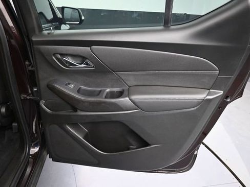 Used 2022 Chevrolet Traverse LT FWD image 26