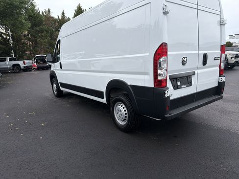 Used 2025 RAM ProMaster 2500 w/ Convenience Group FWD image 8