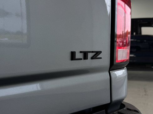 Used 2025 Chevrolet Silverado 2500 LTZ w/ LTZ Convenience Package AWD/4WD image 37