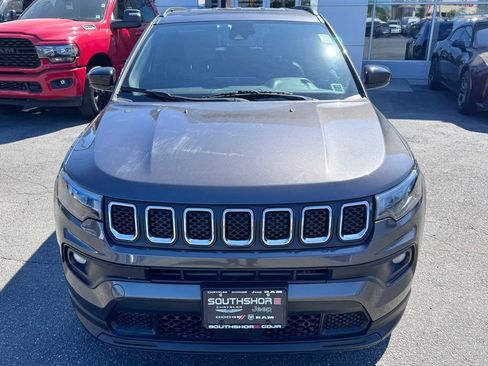 Used 2023 Jeep Compass Latitude w/ Convenience Group AWD/4WD image 2