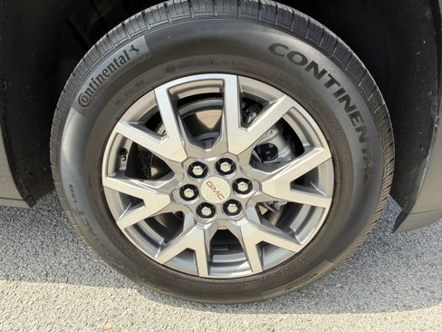 Used 2021 GMC Acadia SLT w/ Technology Package FWD image 30