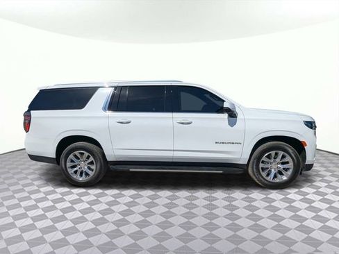 Used 2021 Chevrolet Suburban LT w/ LT Signature Package image 3