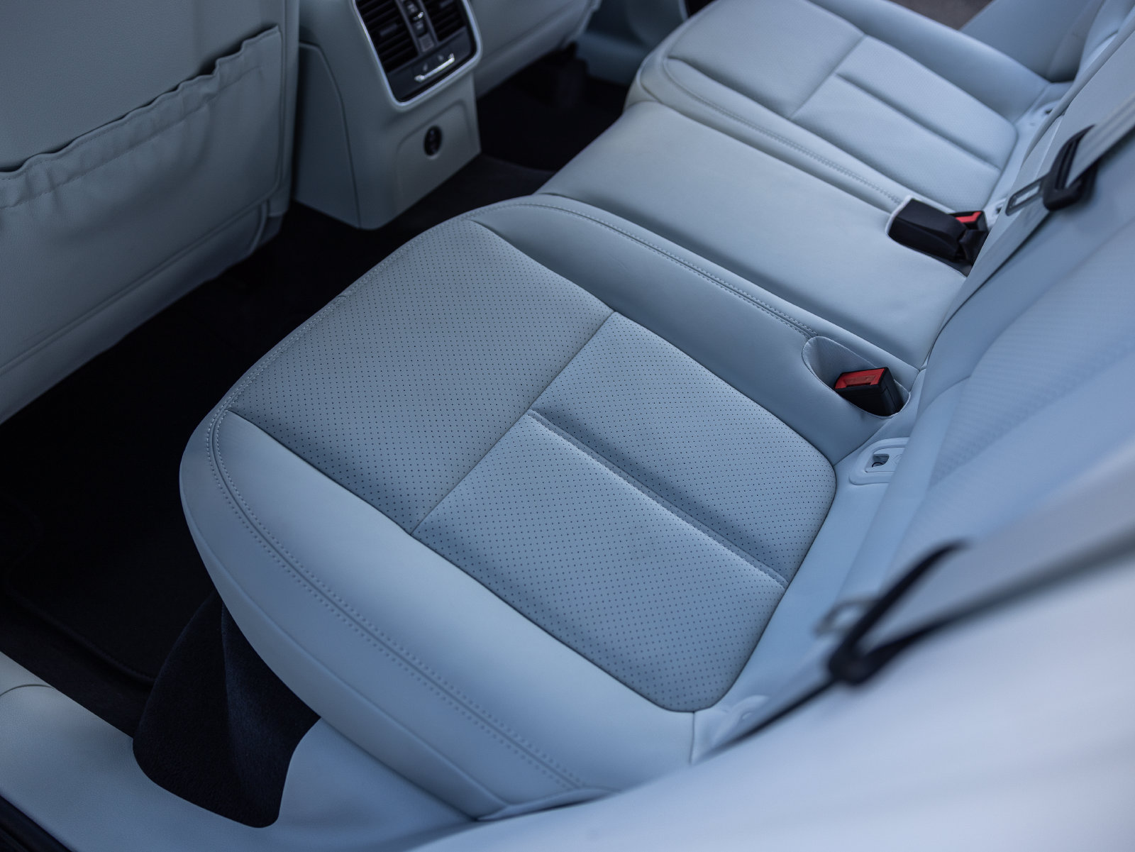 Certified 2026 Porsche Macan S AWD/4WD image 39