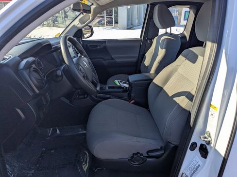 Used 2017 Toyota Tacoma SR image 13