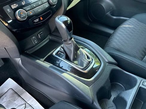 Used 2017 Nissan Rogue SV AWD/4WD image 13