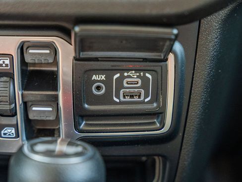 Used 2024 Jeep Wrangler Unlimited w/ Convenience Group image 33