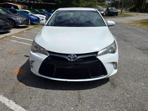Used 2016 Toyota Camry SE image 3
