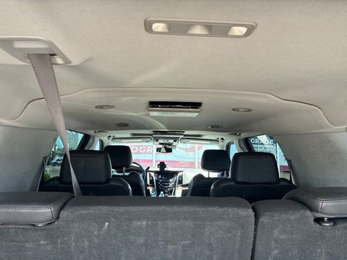 Used 2017 Cadillac Escalade ESV Luxury AWD/4WD image 6