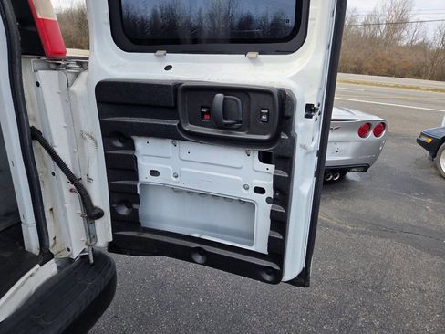 Used 2013 Chevrolet Express 2500 image 20