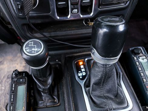 Used 2020 Jeep Wrangler Unlimited Sahara AWD/4WD image 16