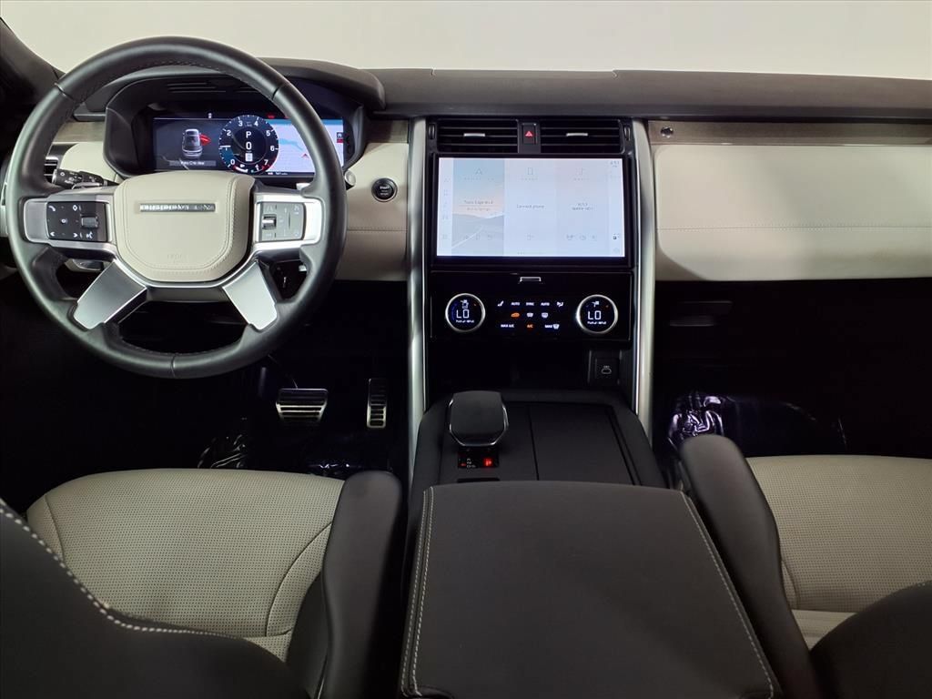 Used 2023 Land Rover Discovery HSE R-Dynamic AWD/4WD image 13