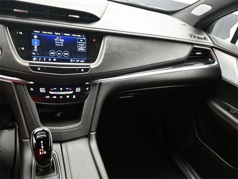 Used 2025 Cadillac XT5 Premium Luxury image 13