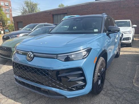 Used 2025 Volkswagen Tiguan SE R-Line AWD/4WD image 1