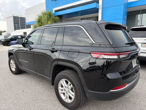Used 2025 Jeep Grand Cherokee Laredo RWD image 3