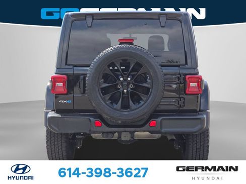 Used 2021 Jeep Wrangler Unlimited Sahara w/ Cold Weather Group AWD/4WD image 9