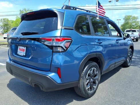 Certified 2025 Subaru Forester Premium AWD/4WD image 2