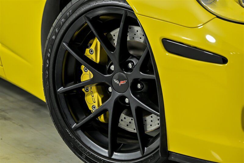 Used 2012 Chevrolet Corvette Z06 w/ 3LZ Preferred Equipment Group RWD image 4