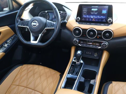 Used 2025 Nissan Sentra SV w/ SV Premium Package FWD image 10