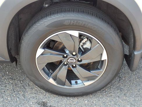 Used 2024 Nissan Rogue SV w/ SV Premium Package AWD/4WD image 10