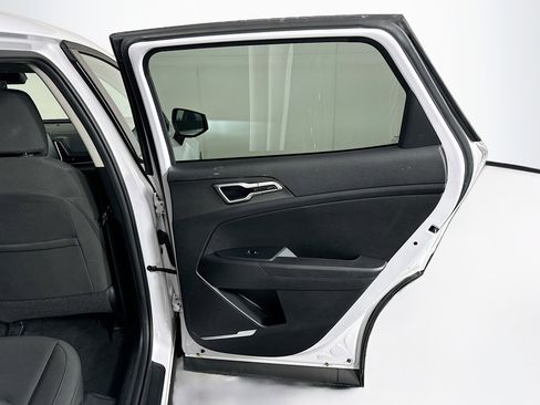 Used 2025 Kia Sportage LX FWD image 27