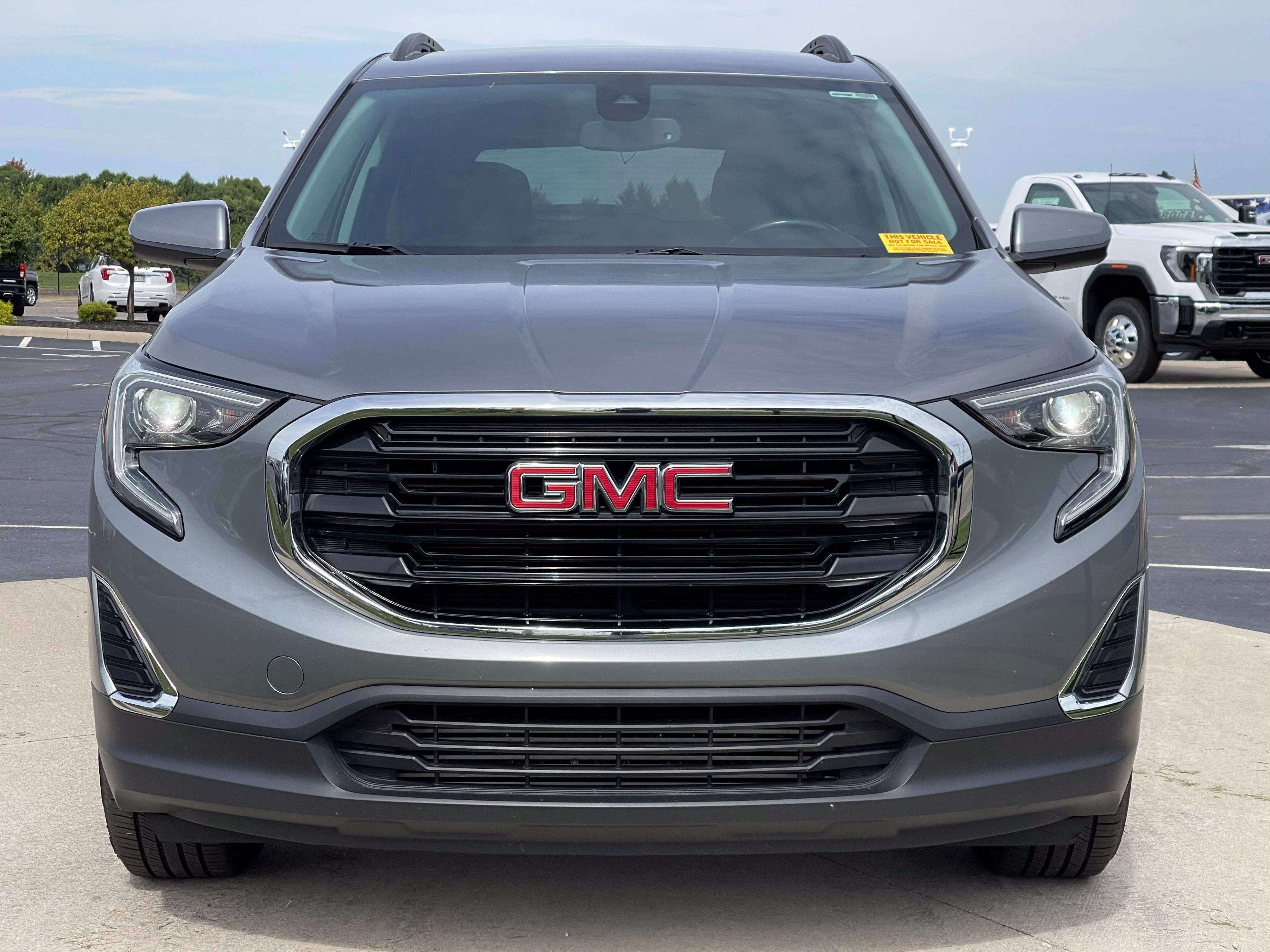 Used 2020 GMC Terrain SLE w/ Driver Convenience Package FWD image 2