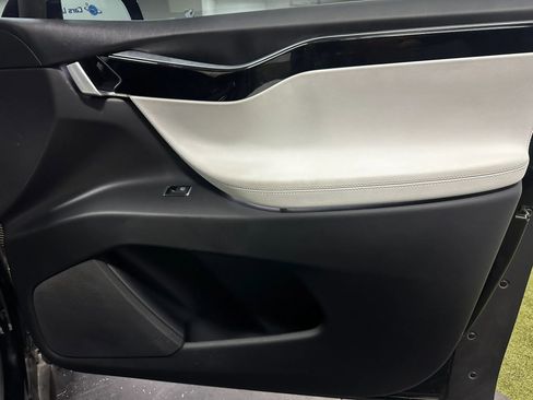 Used 2017 Tesla Model X 75D image 23