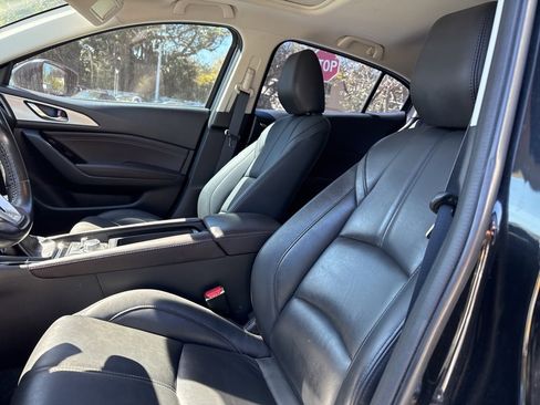 Used 2018 MAZDA MAZDA3 Touring image 16
