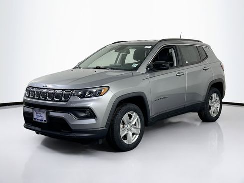 Used 2022 Jeep Compass Latitude w/ Convenience Group AWD/4WD image 1