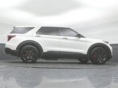Certified 2022 Ford Explorer ST w/ ST Street Pack image 45