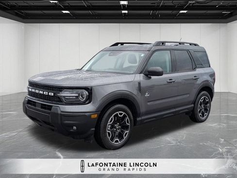 Used 2025 Ford Bronco Sport Outer Banks AWD/4WD image 1