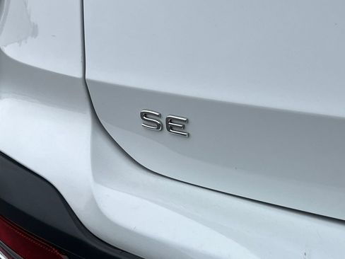 Used 2024 Volkswagen Taos SE image 7