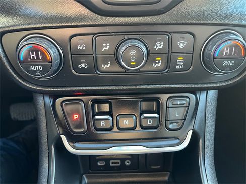 Used 2019 GMC Terrain SLT w/ Preferred Package image 25