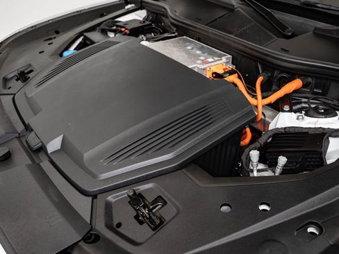 Used 2021 Audi e-tron Premium w/ Convenience Plus Package image 46