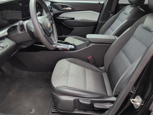 Used 2024 Chevrolet Trax LT FWD image 13