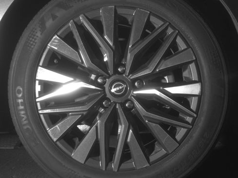 Used 2025 Nissan Altima 2.5 SV FWD image 13