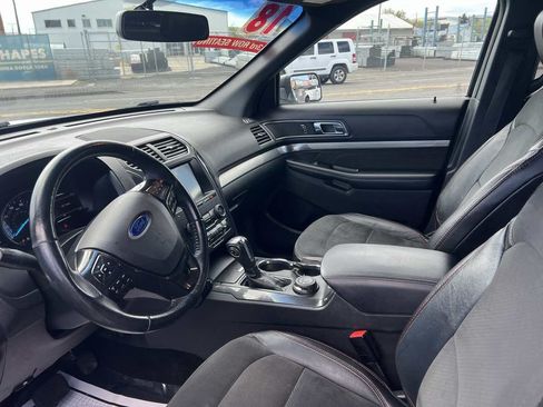 Used 2018 Ford Explorer XLT w/ Equipment Group 202A AWD/4WD image 11