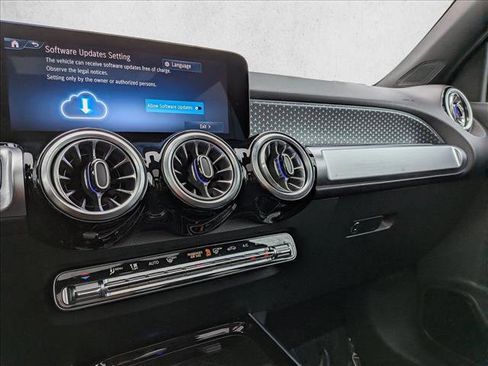 Certified 2025 Mercedes-Benz GLB 250 image 13