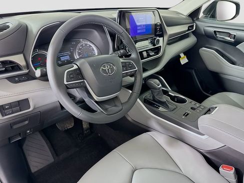New 2026 Toyota Highlander XLE image 19