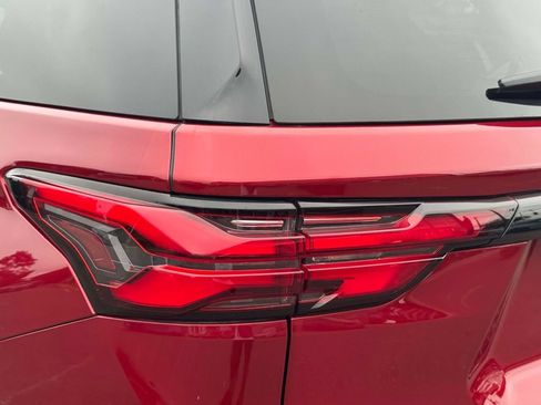Used 2023 Chevrolet Traverse RS AWD/4WD image 9