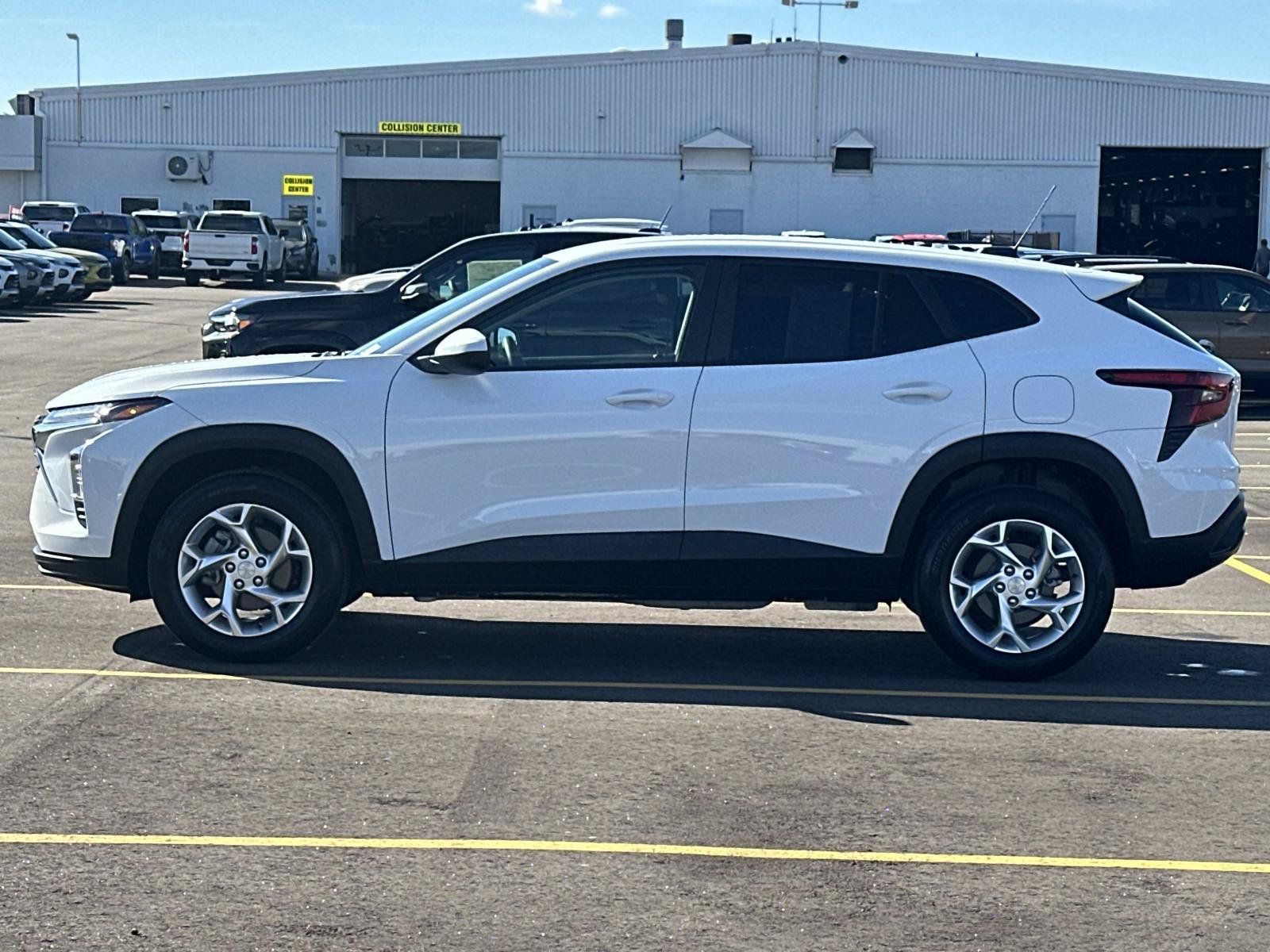 Certified 2024 Chevrolet Trax LS w/ LS Convenience Package FWD image 5