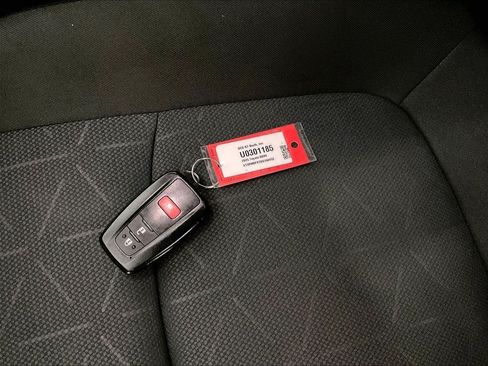 Used 2025 Toyota RAV4 XLE AWD/4WD image 30