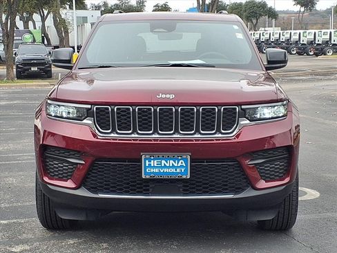 Used 2025 Jeep Grand Cherokee Laredo X image 2
