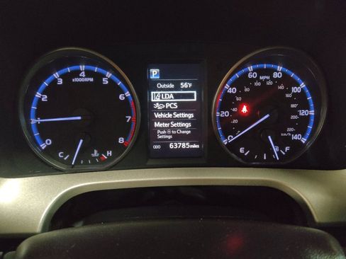 Used 2018 Toyota RAV4 LE image 23