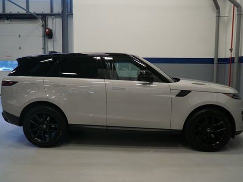 Used 2024 Land Rover Range Rover Sport SE AWD/4WD image 7